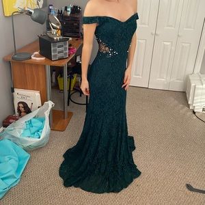 Size 6 dress. Worn once. Condition is excellent.